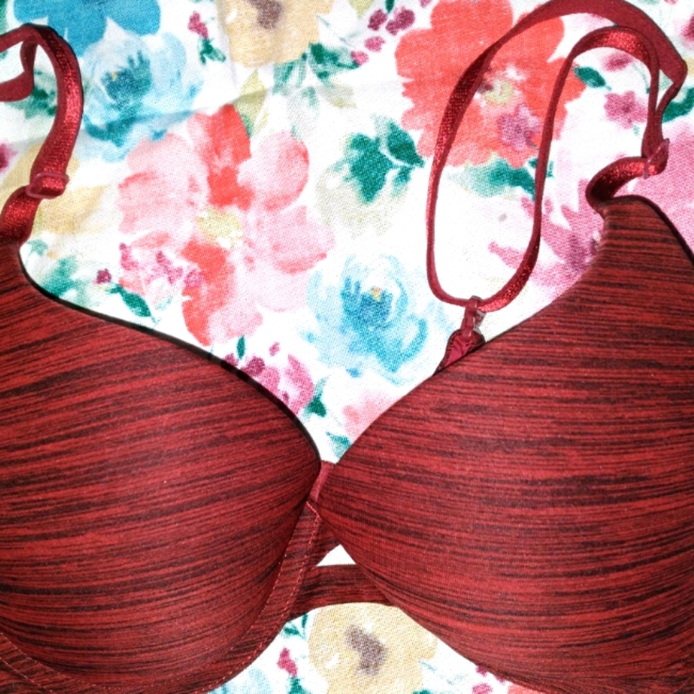 VICTORIA'S SECRET Perfect Shape Red Bra.